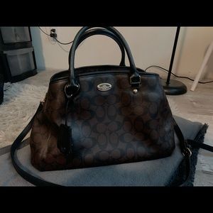 COACH PURSE / CLASSIC PRINT/ BLACK BROWN COLOR